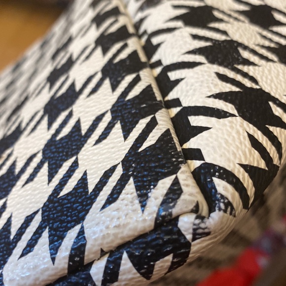 Vera Bradley Large Vinyl Tote Houndstooth Zippered - Picture 11 of 13